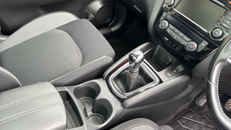 Nissan Qashqai 1.3 DiG-T N-Connecta 5dr Petrol Hatchback